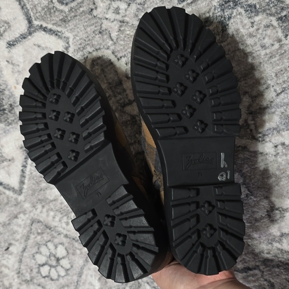 ZODIAC Shiloh Chunky Water Repellent Chelsea Bootie, Tan Black Buffalo Plaid 7.5 - Picture 13 of 15